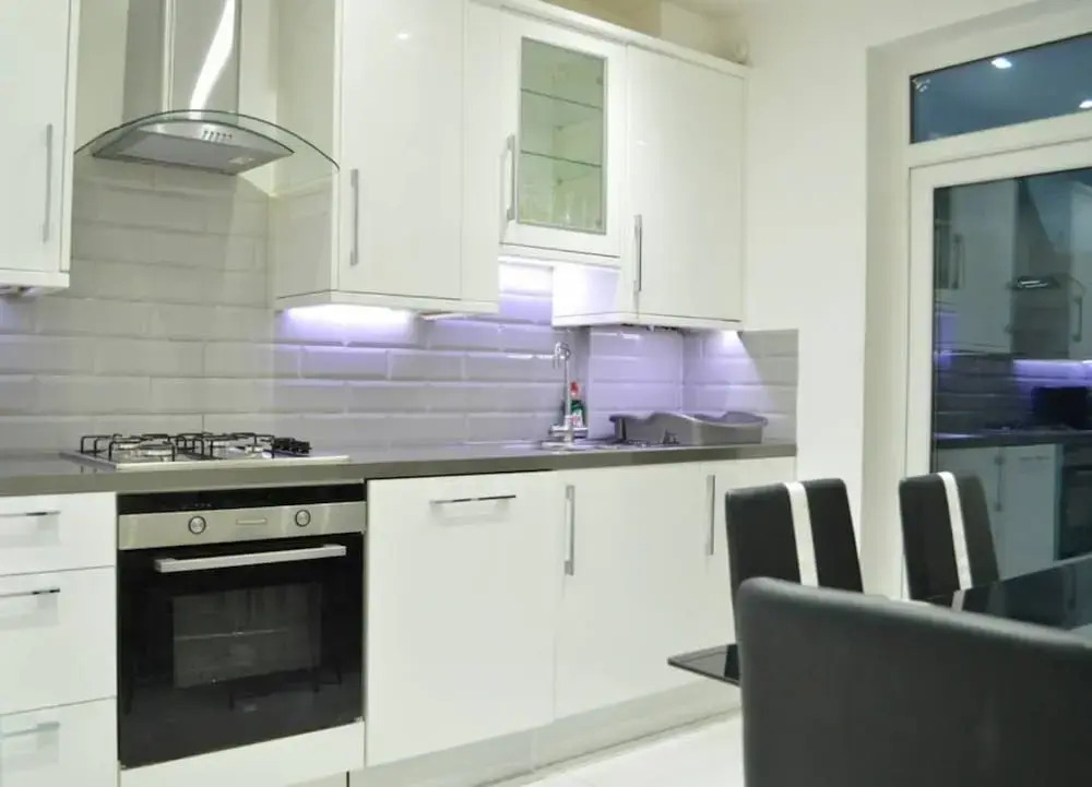 3 Bedroom House In Tooting With Garden