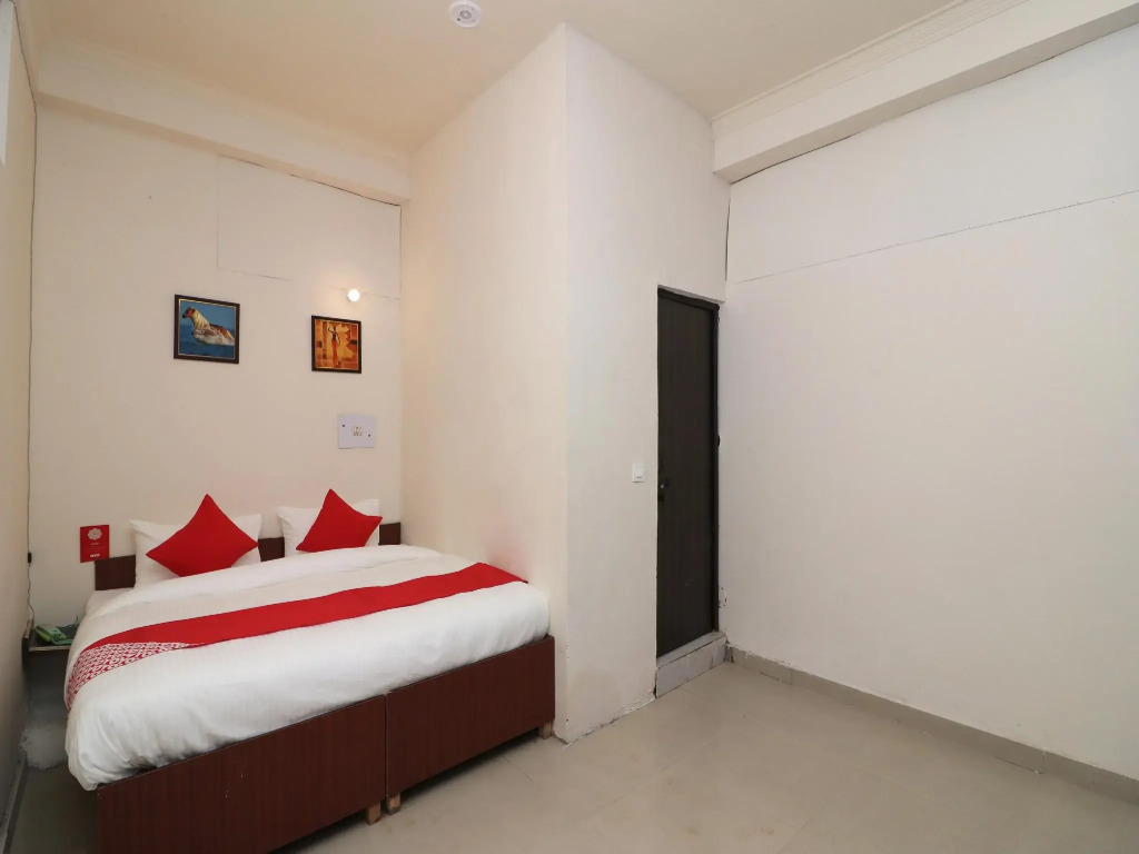 OYO 30615 Hotel rock inn