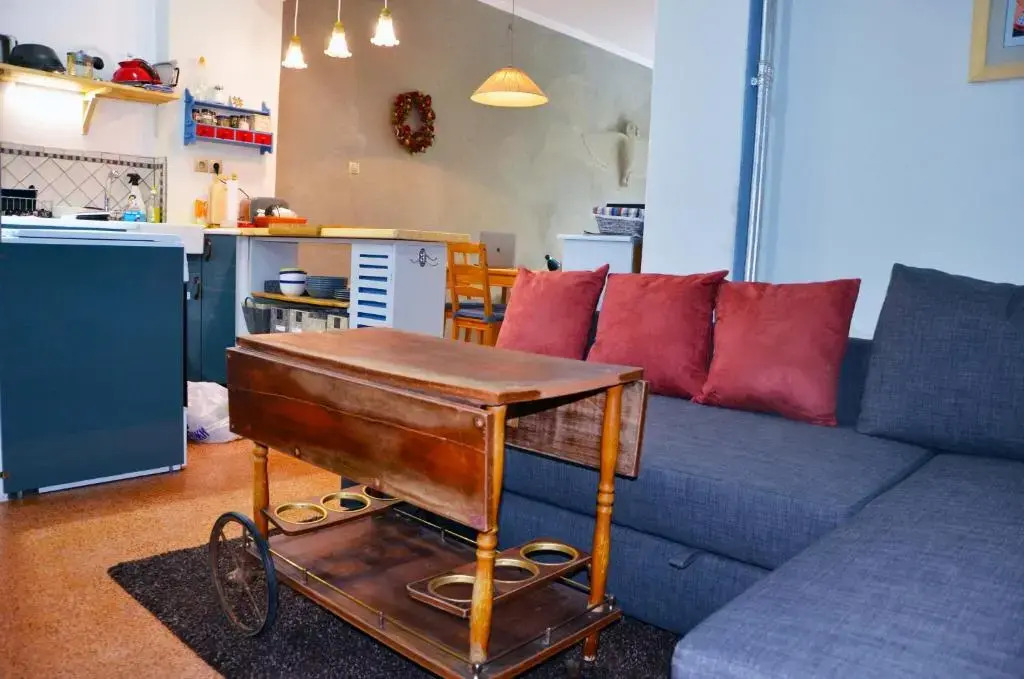 Mia's cozy flat in Ermou, 3 min from "Monastiraki"