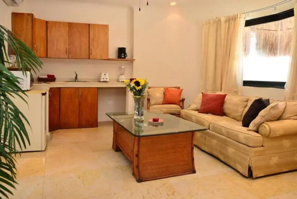 3 Bedroom Suite in DT Playa del Carmen with Pool!