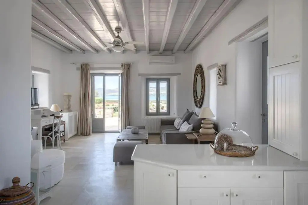 Sunray Pounta Paros Beachfront Villa near Kitesurf