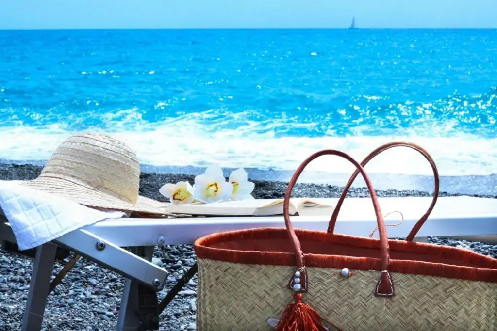 Casa Giulia - Apartment beachfront with 2 bedrooms, air conditioning and private parking, just 30 meters from the beach