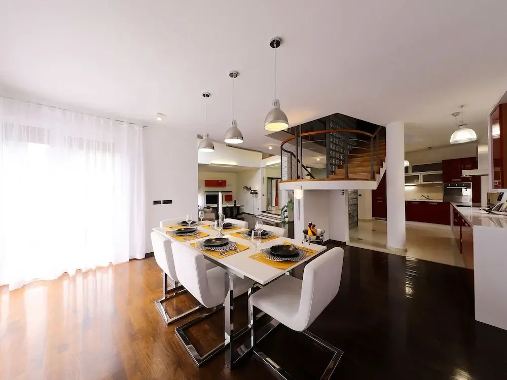 Fabulous Villa With Private Pool, Fenced Garden, Roofed Terrace, Great Location