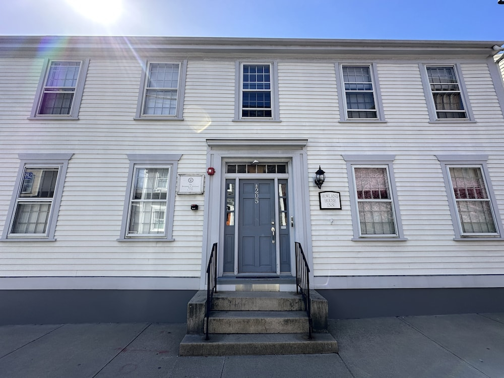 Exposed Beam One Bedroom Suite Downtown Newport #15 1 Home