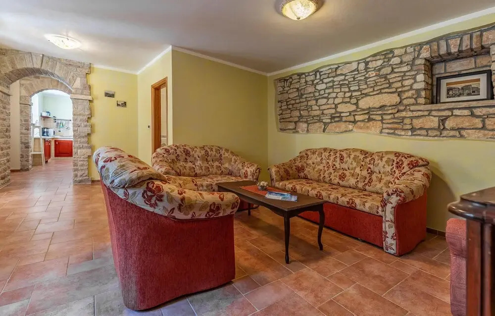 4 Bedroom Pet Friendly Home In Medulin
