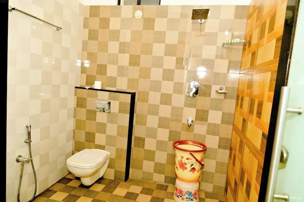 M K Arcade Hotel