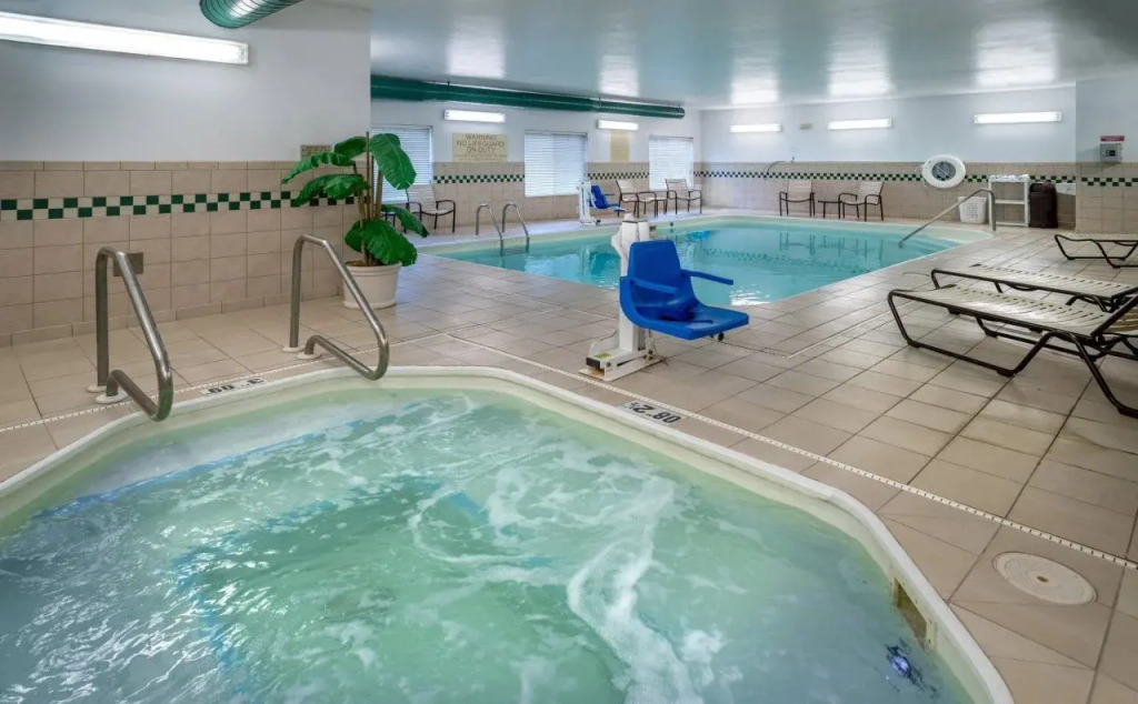 Country Inn & Suites By Radisson, Charleston South, WV