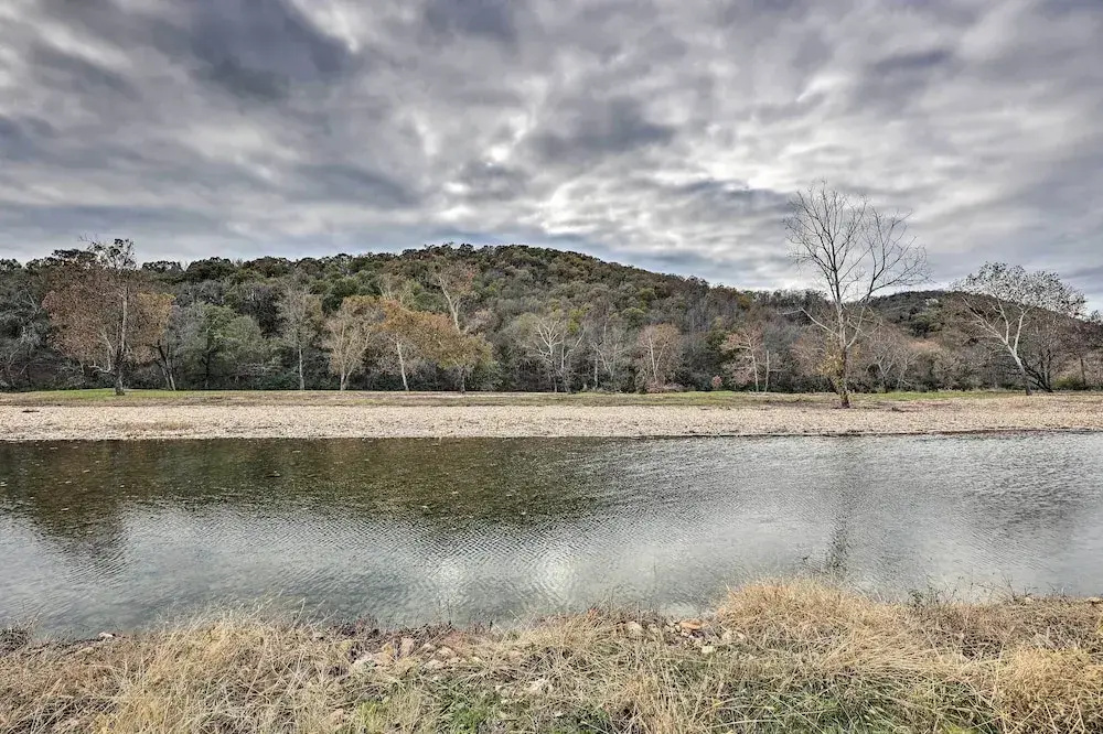 Lavish Riverfront Escape w/ Gas Grill