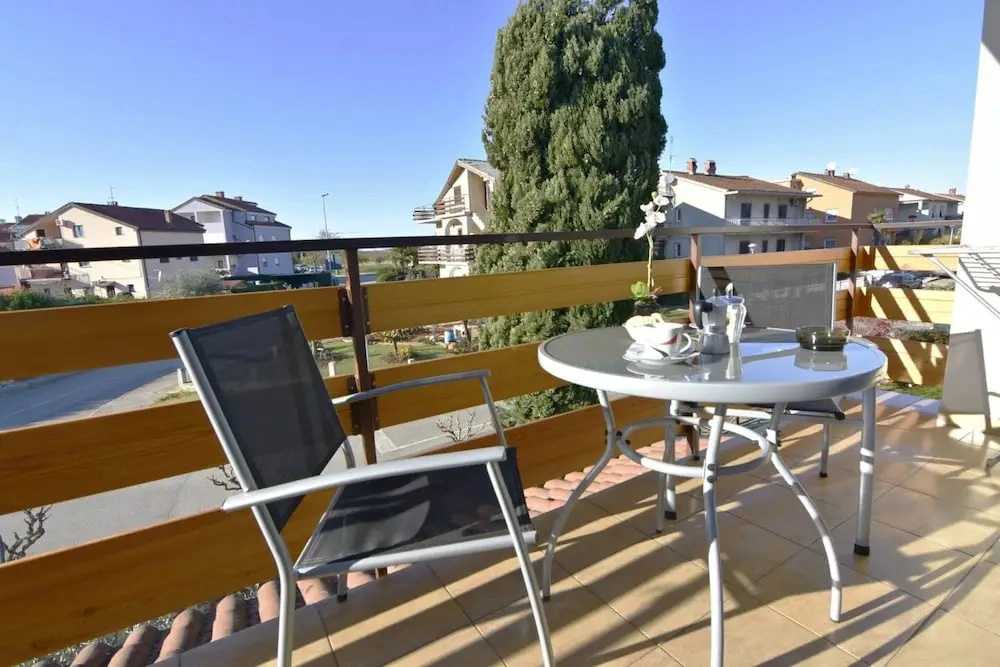 Sunny apartment in Umag