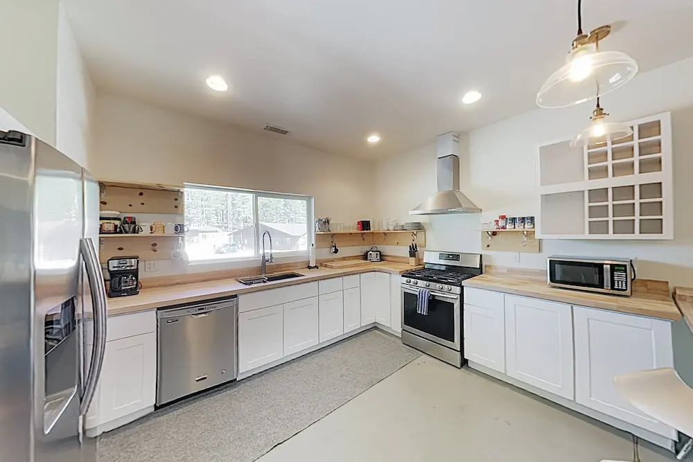 New Listing! Modern New-build In Kachina Ge 4 Bedroom Home