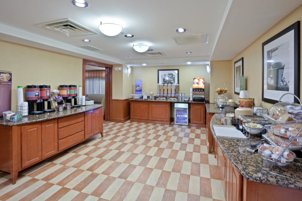Hampton Inn Detroit Roseville