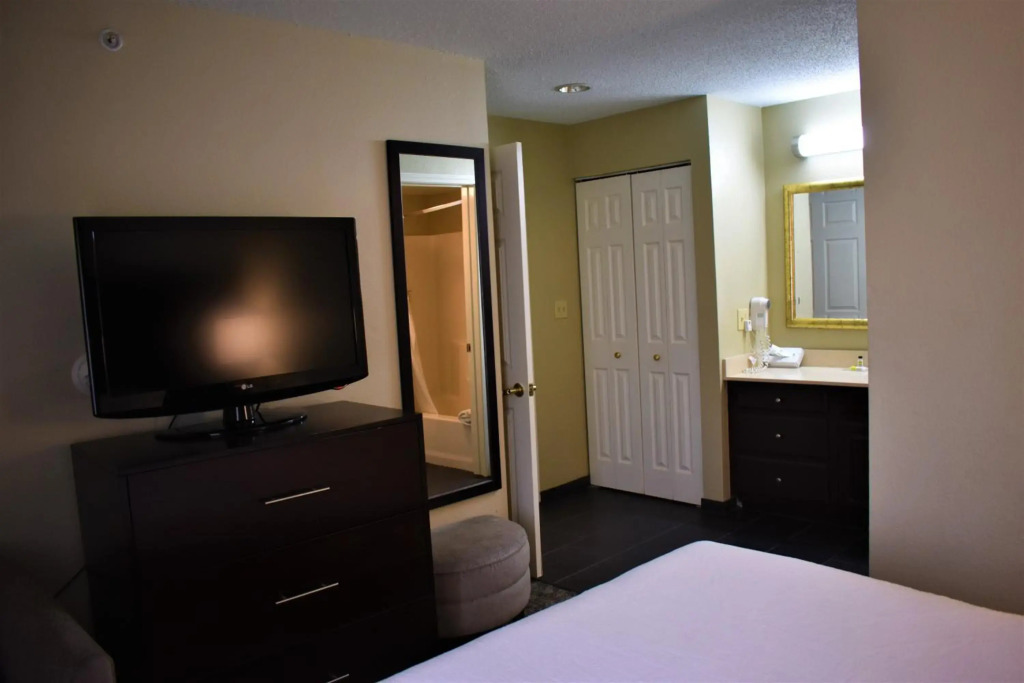 Staybridge Suites Cranbury - South Brunswick by IHG