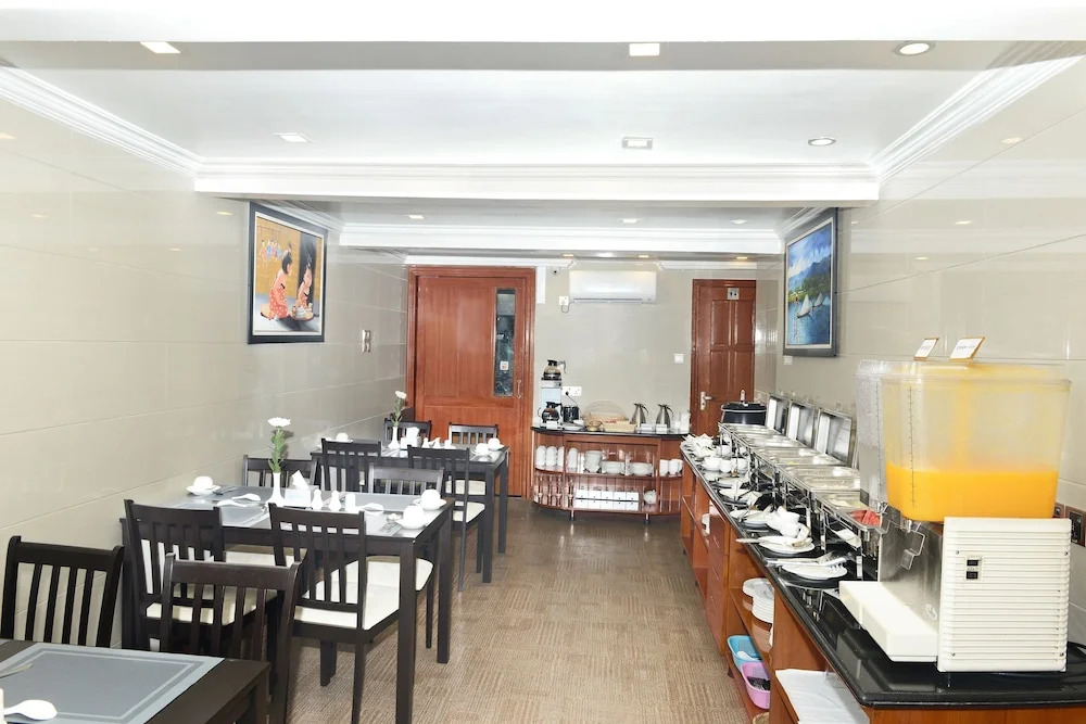 Hotel Bond