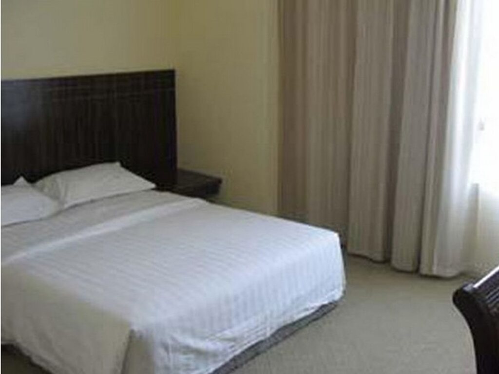 Jitai Hotel (Zhongshan North Road Metro Station)