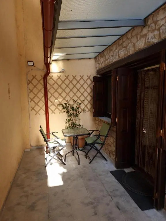 Ari's apartment