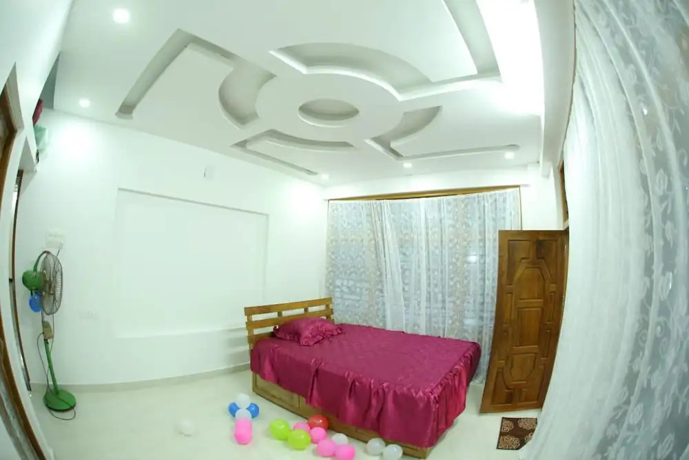 4 Bed Flat - Sleeps 8 - Pets - Smoking - Parking