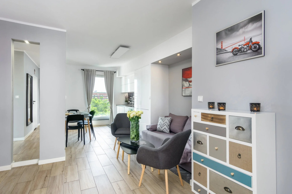 Bright and sunny 4 rooms apartment