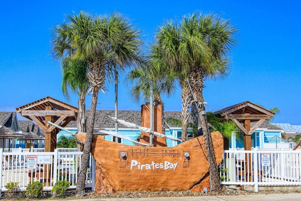 Admirals Quarters 103pb 2 Bedrooms 2 Bathrooms Condo