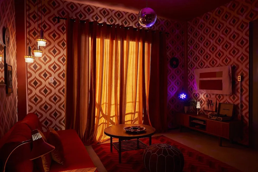 MOOD HAUS by DW - 70s Retro Stays
