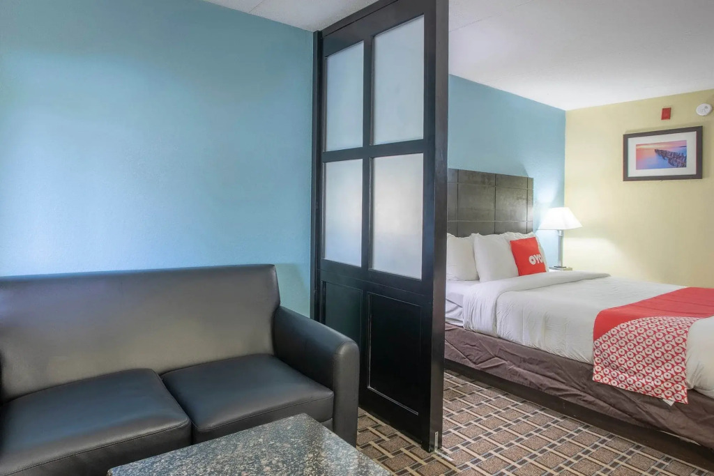 OYO Hotel Knoxville TN Cedar Bluff I-40