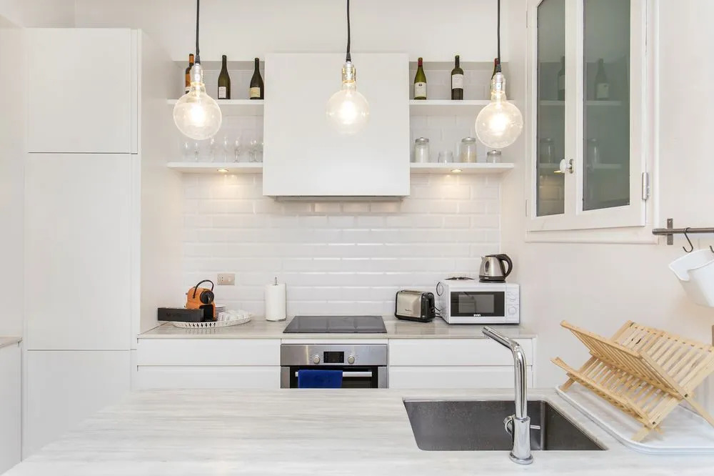 Spacious and luminous flat with balcony
