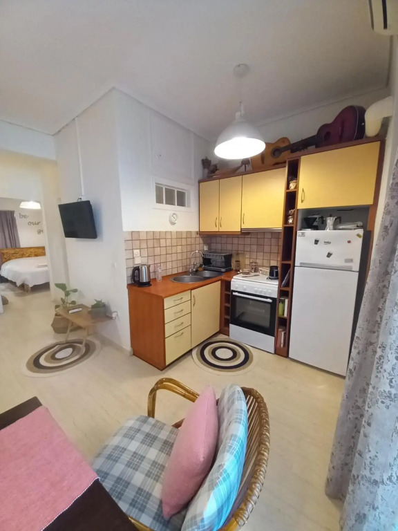 Evie's apartment
