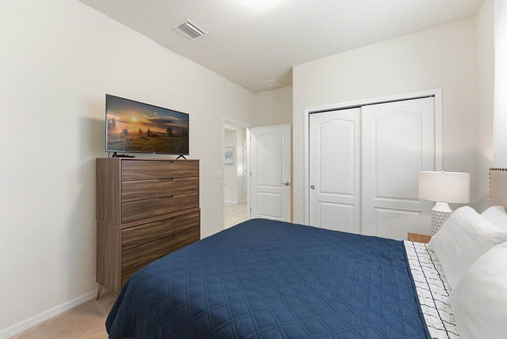 Cozy and Spacious 5BR With Pool Near Disney Parks