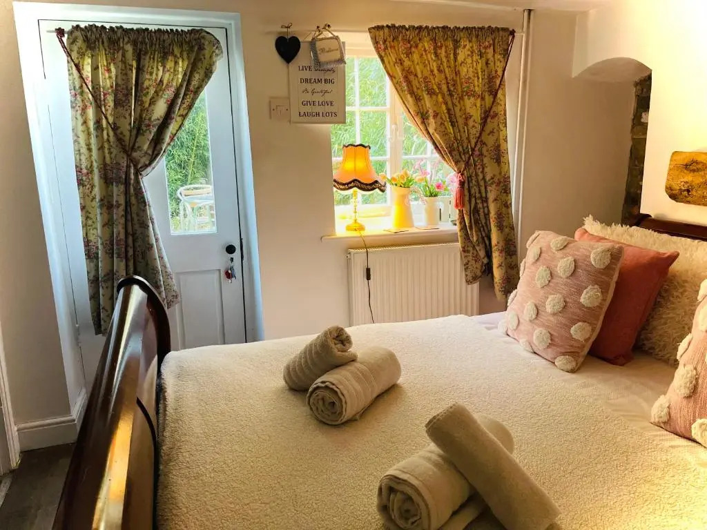 The Beehive, ground floor apartment in Norfolk, no shared amenities