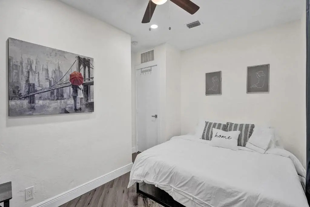 BRAND NEW 4Bed/2Bath - Renovated Luxury Stay