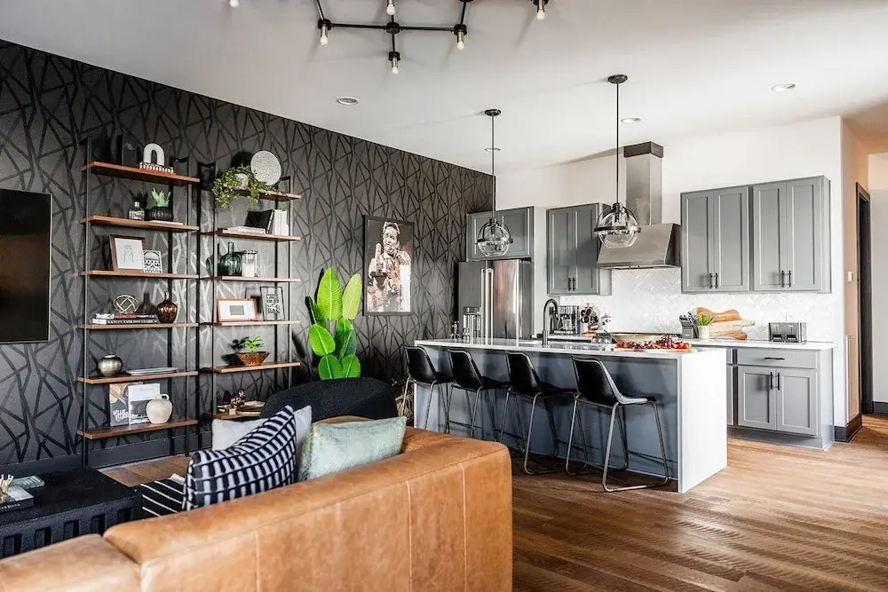 Heart of Gulch - 4 Min to Broadway - Designer Home
