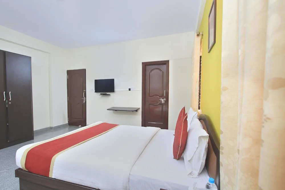 OYO 9748 Hotel Girgaon Palace
