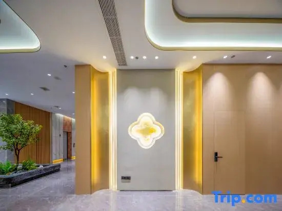 Jiujiang Jiulong Yunjing Hotel at 98 Flood Control Memorial Square, Balihu New District