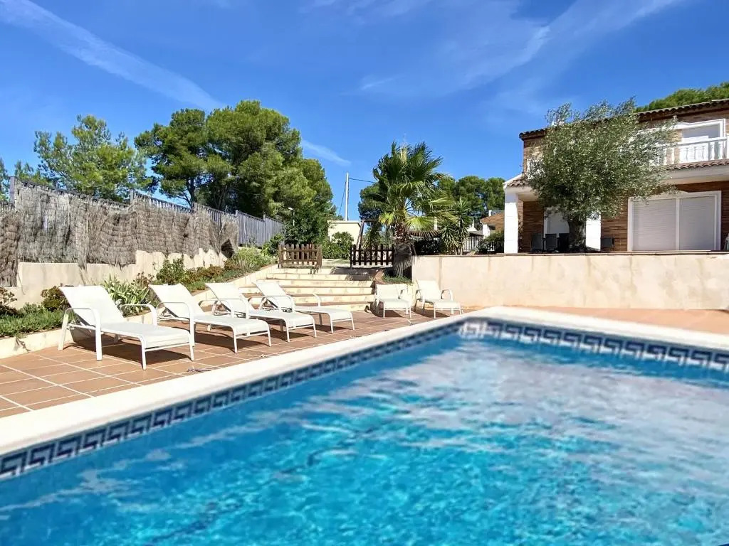 Villa Buena Vista - 5 bedroom fully air-conditioned villa with private swimming pool