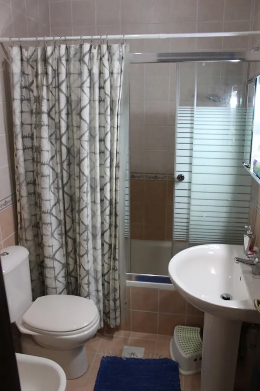 Beautiful 2 BR Apt Quiet & Private
