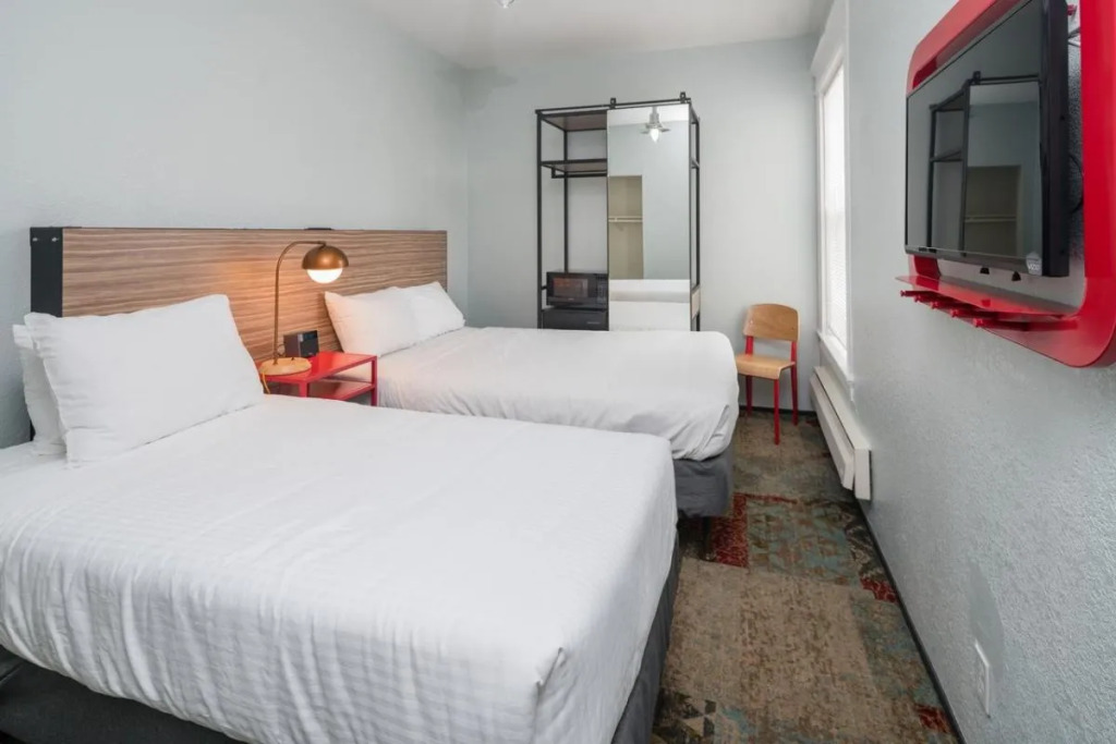 The Pontiac Hotel & Hostel