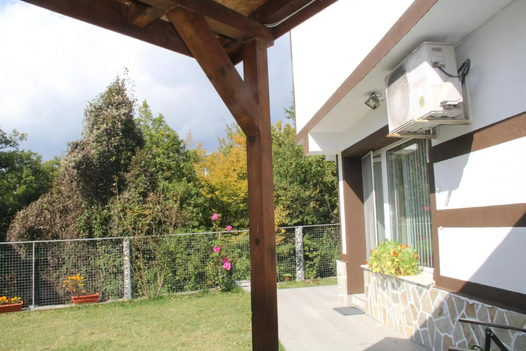Perelik House