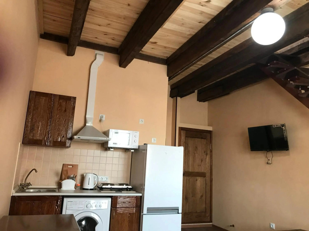 Two-floor apartments and studio 2-х этажные апартаменты и студия в самом центре