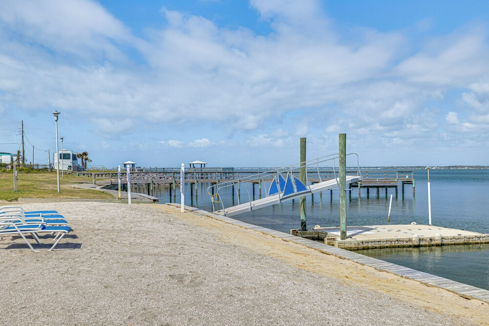 Walk to Ocean! Atlantic Beach Condo w/ Pool Access