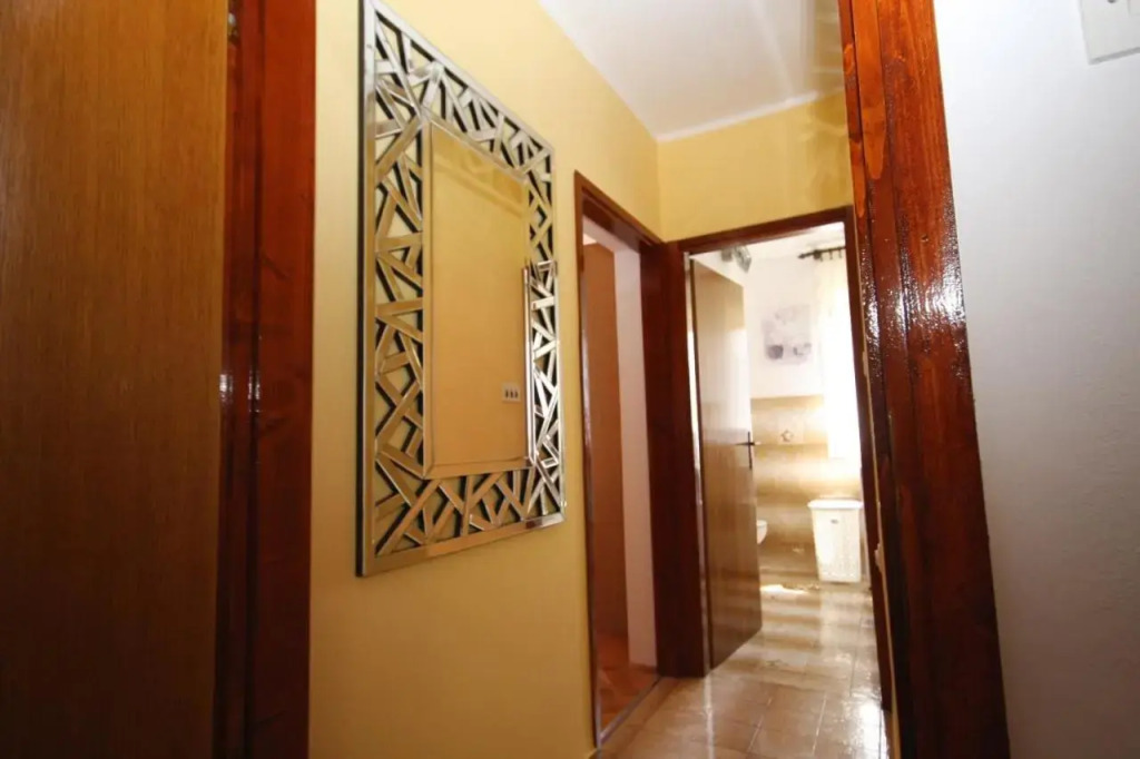 Two bedroom apartment, nice neighborhood, free parking, WiFi