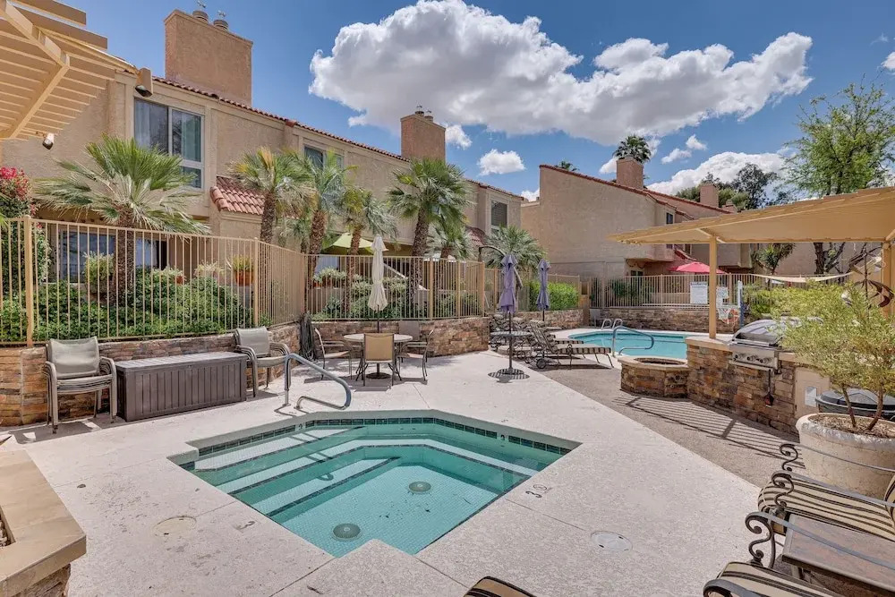 Golf Views & Pool Access: Central Scottsdale Condo