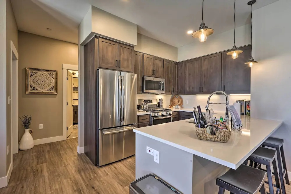 Hike & Bike! Mtn-view Condo 1 Block to Main St