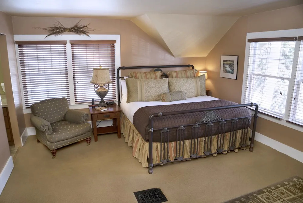 Lara House Bed and Breakfast