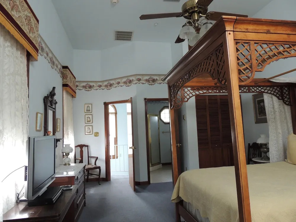 John Wesley Inn & Carriage House