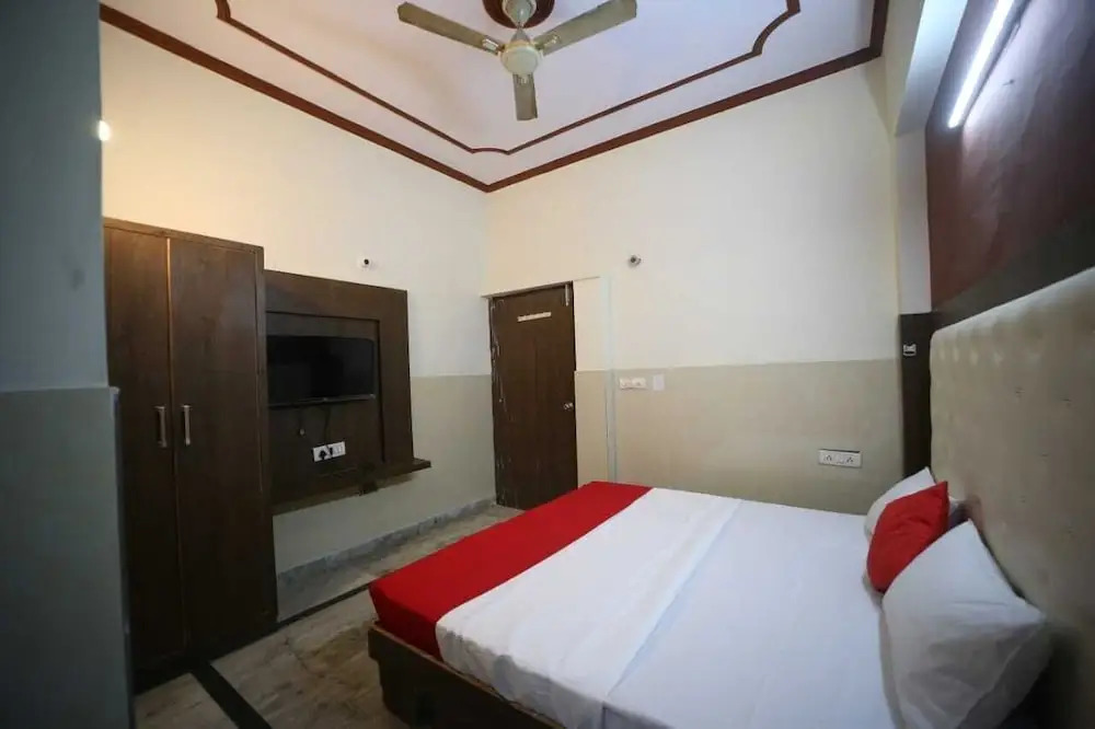 Hotel Ambika Palace