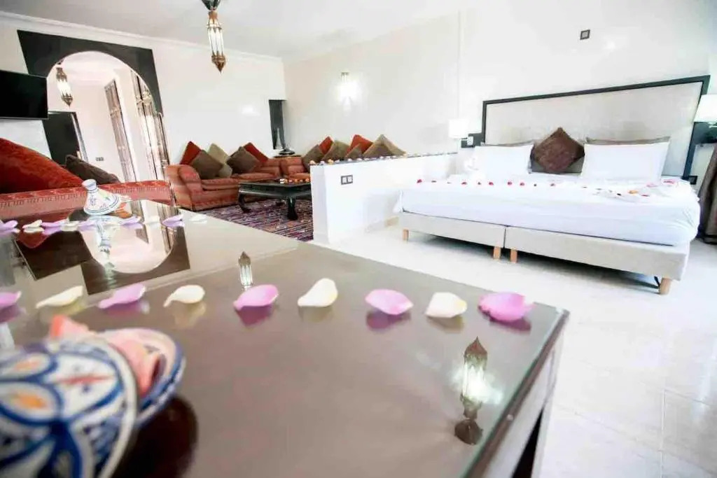 Villa Danwee - 8 Bedroom House With Swimming Pool, Road From Fez To Marrakech