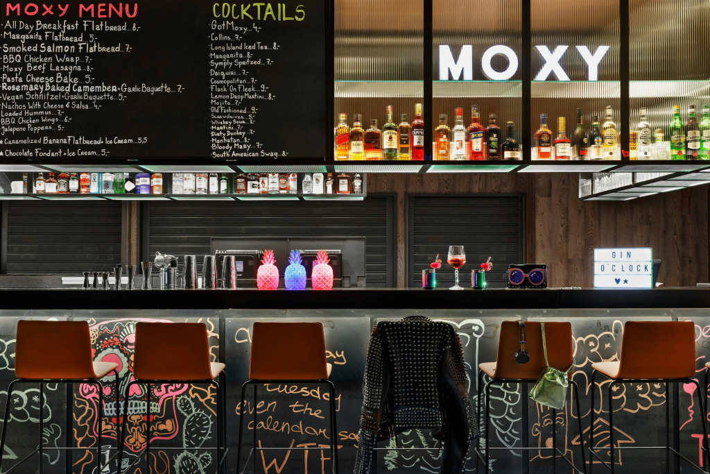 Отель Moxy Kaunas Center