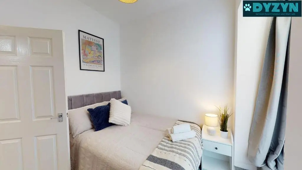 Taff Towers - Deluxe 2 Bed Cardiff City Center Apartment - Street Parking - By DYZYN