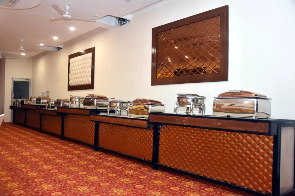 OYO 22115 Hotel D Plaza