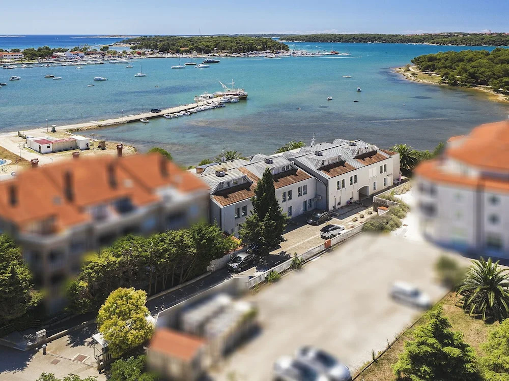 Cozy Studio Apartment Near the Sea