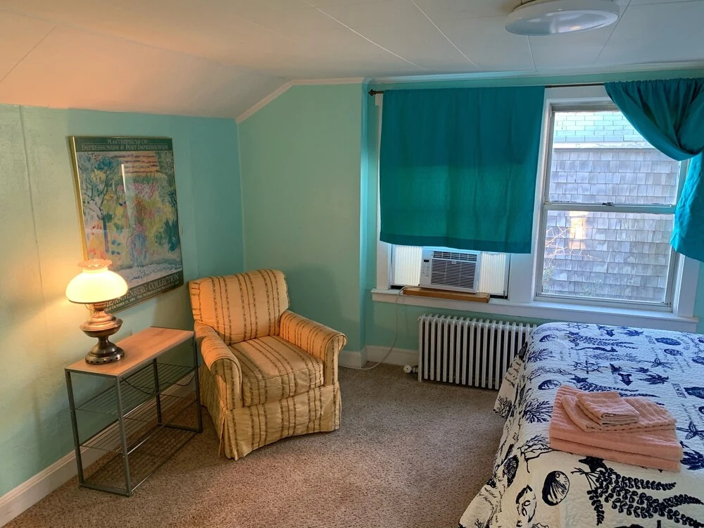 Rustic Rooftop Delight - Bay Front 2 Bedroom Apts by RedAwning